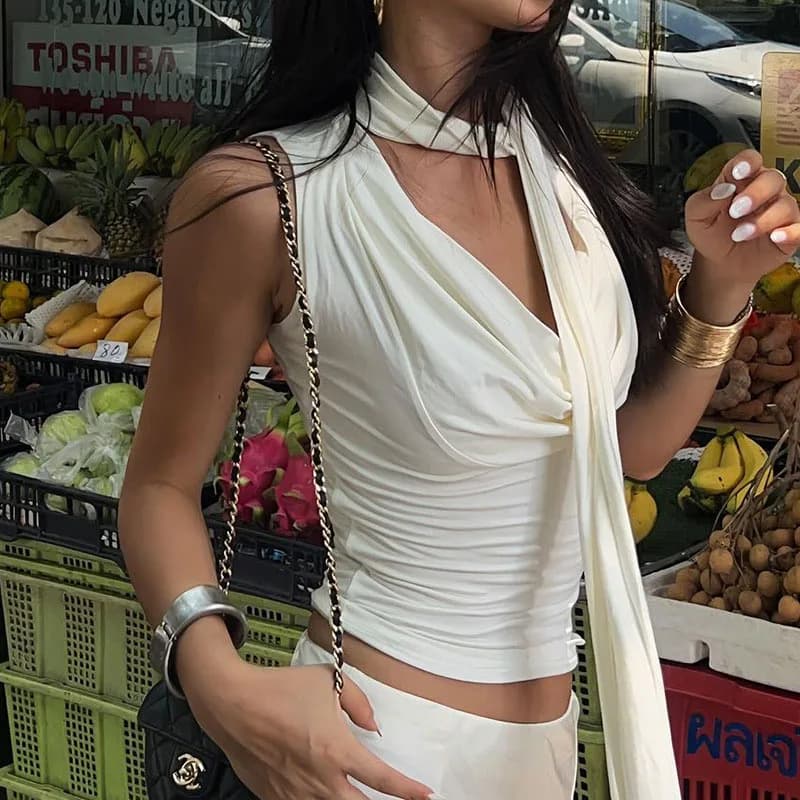טופ נשים סרוג עם V עמוק וקשירה בצוואר